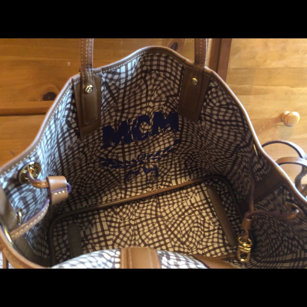 Mcm medium tote with pouch - Picture 5 of 9